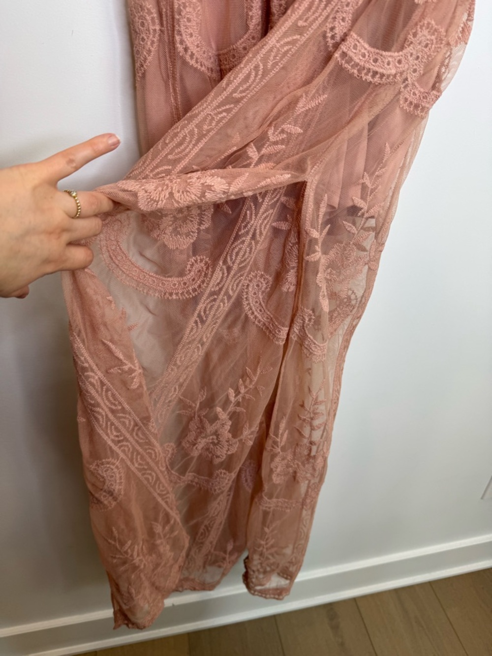 Honey Punch Dusty Rose Lace Plunge Maxi romper overlay size large - Picture 9 of 12